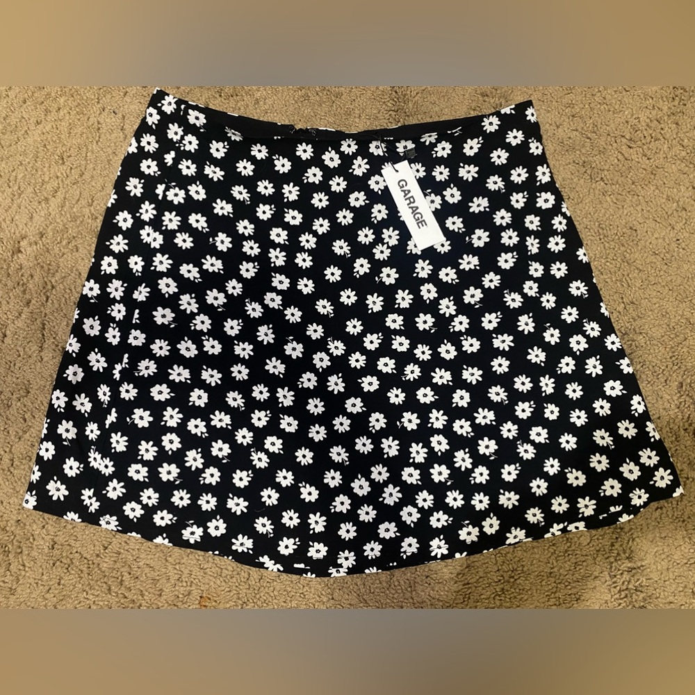 Garage black and white daisy skirt